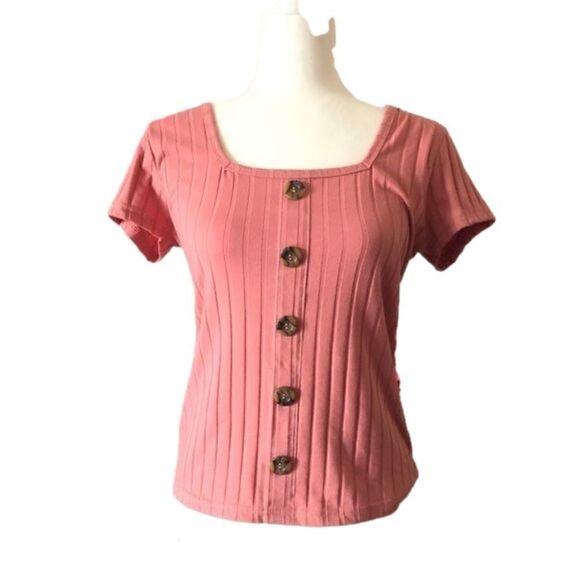 ⭐️ 3 for $30 Full Circle Trends Pink Scoop Neck with Buttons Down the Front - Picture 8 of 8